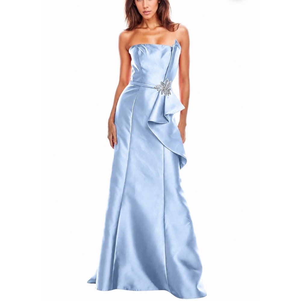 Rene Ruiz Gown TJ23140 / RR23140. Size 10. NWT. $399